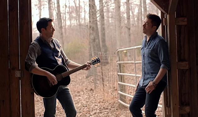 [Video] HGTV&#8217;s &#8216;The Property Brothers&#8217; Go Country