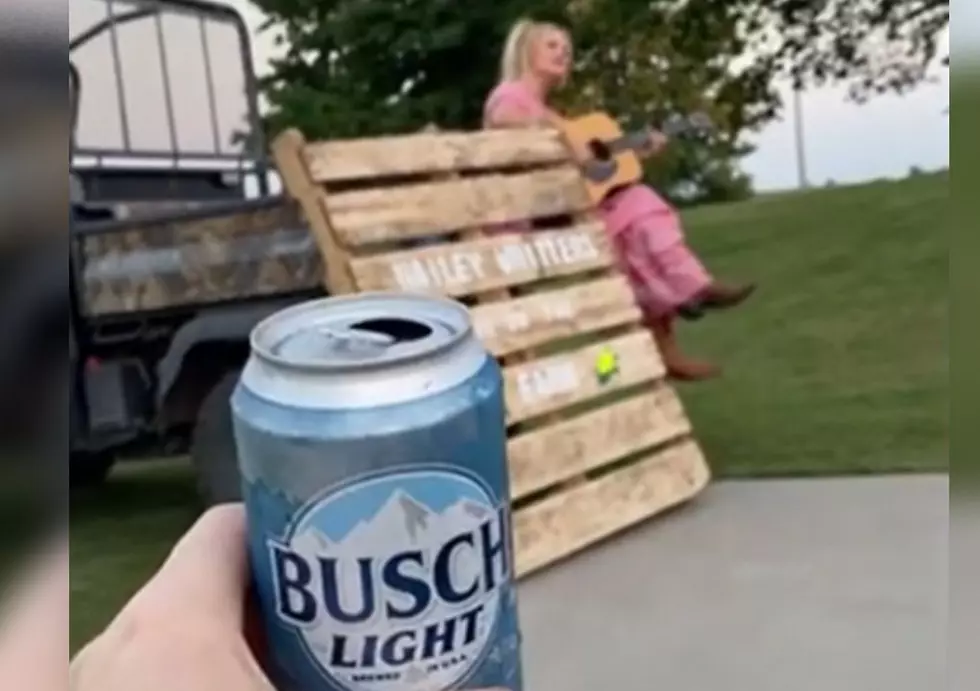 Iowa Star Does Impromptu Concert At Family Farm