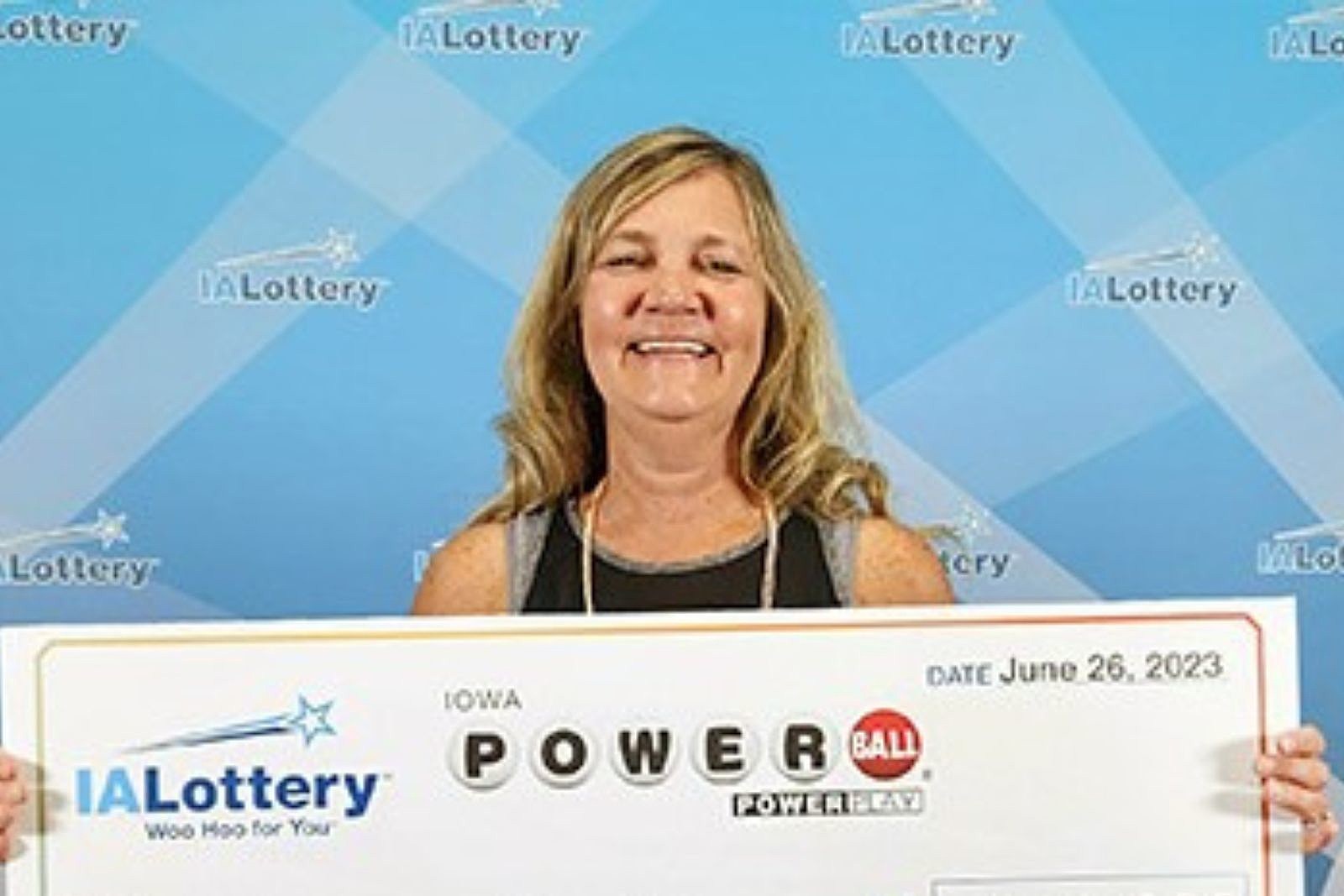 Central Iowa Woman Claims $343.9 Million Powerball Jackpot