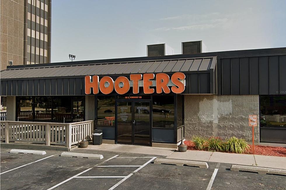 Are There Any Hooters Restaurants in Iowa?