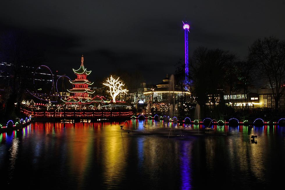 Extraordinary Holiday Light Displays From Around the World