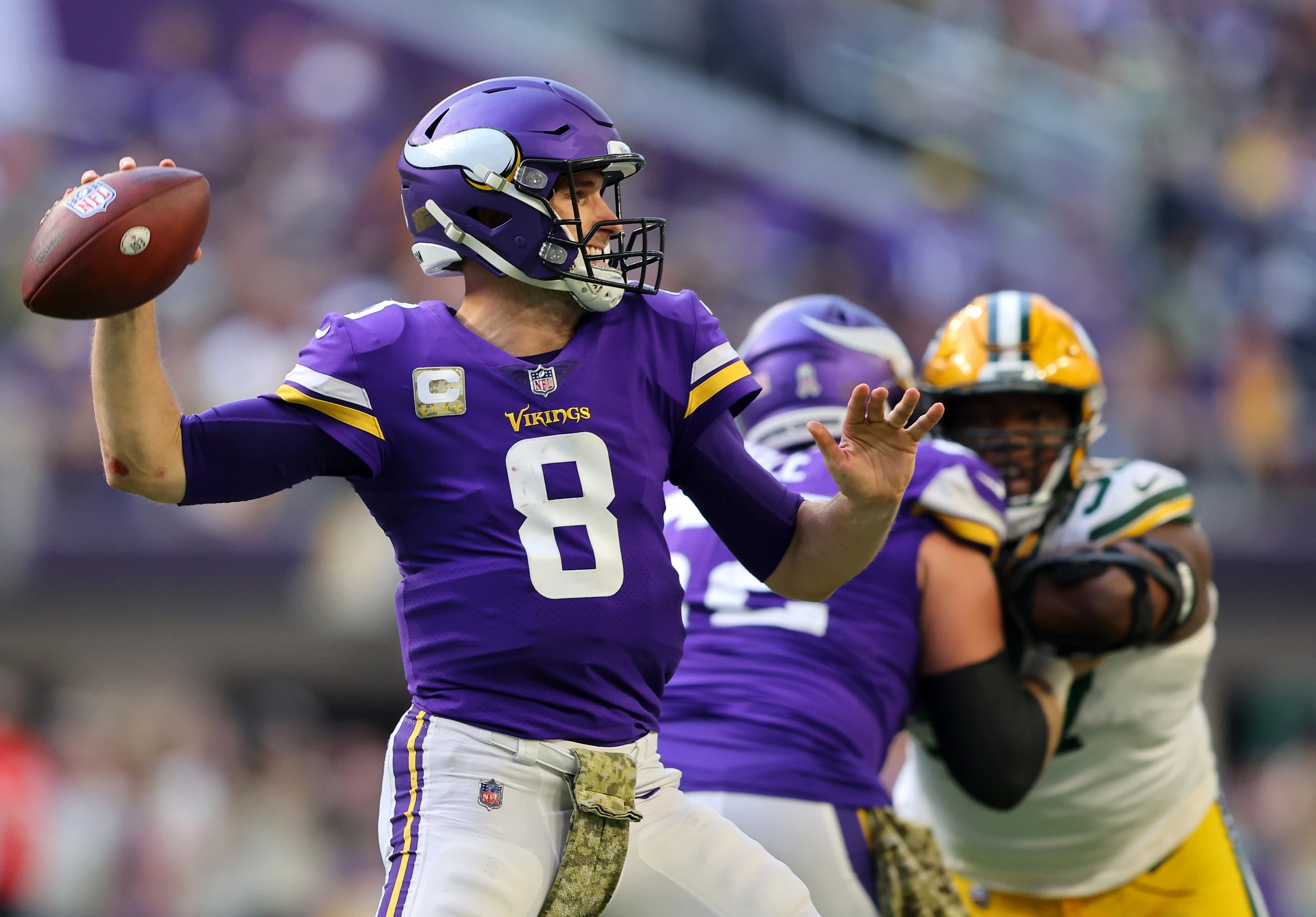 Vikings, Packers fans flock to U.S. Bank Stadium for first game