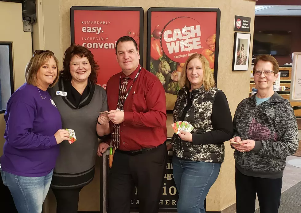 Owatonna’s Cash Wise Foods Gives a Kind Gift to Steele County Human Society