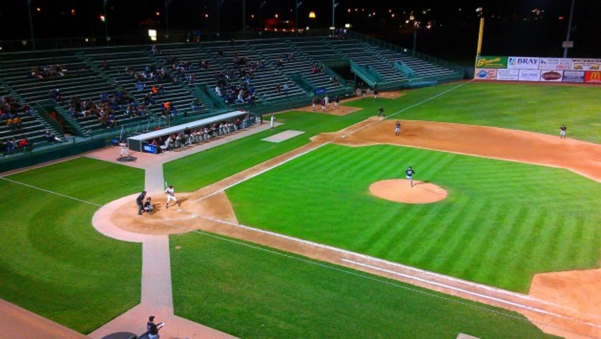 CMU Baseball Continues Winning Streak In Tournament cmu-baseball-continues-winning-streak-in-tournament