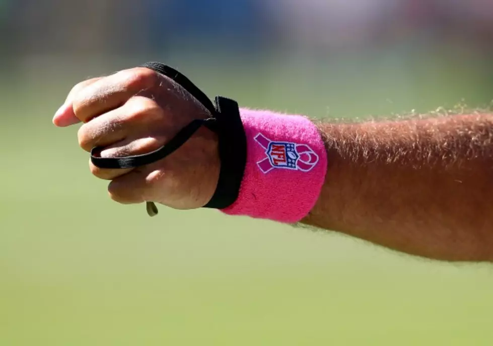 NFL Says Refs&#8217; Fist Bump OK After Broncos TD