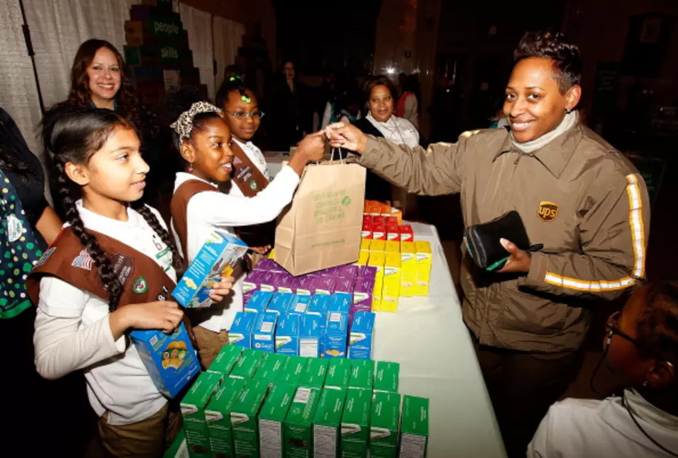 Oregon Girl Scout Sells Cookies Outside Pot Shop