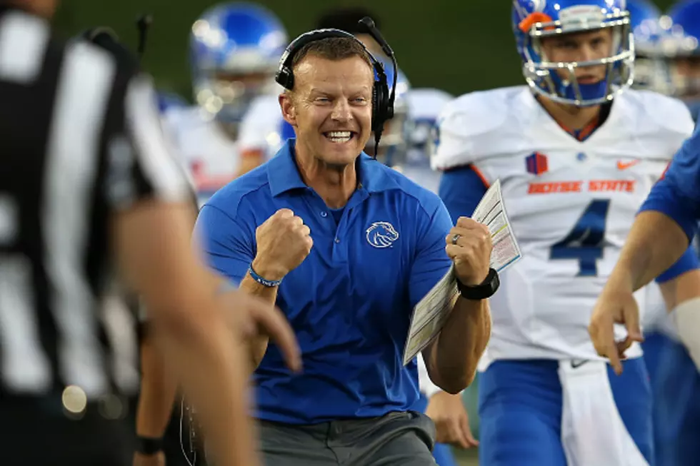 Boise State&#8217;s Head Coach Answers Reporter&#8217;s Phone During Press Conference [VIDEO]