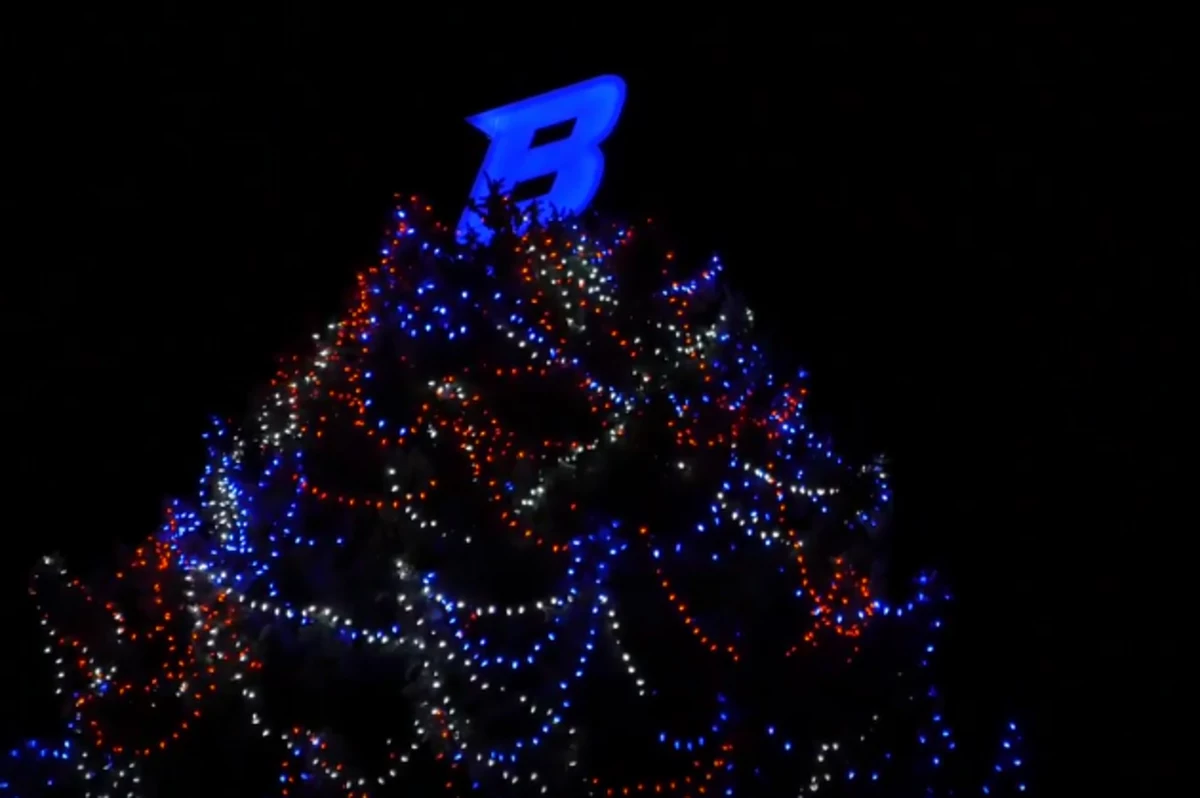 Boise State Lights Their Christmas Tree