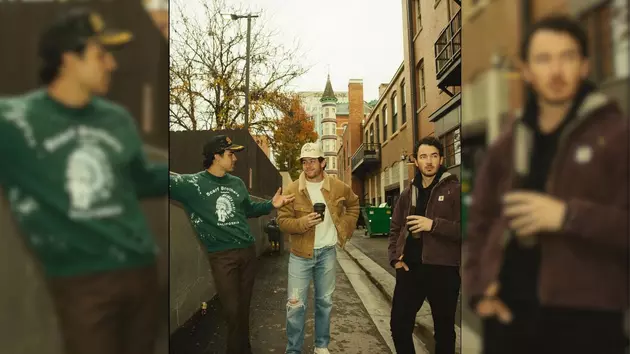 Jonas Brothers&#8217; Downtown Boise Photo Shoot Sparks Online Frenzy