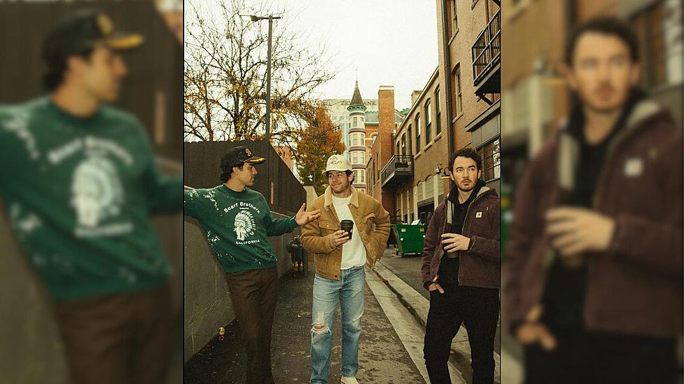 Jonas Brothers&#8217; Downtown Boise Photo Shoot Sparks Online Frenzy