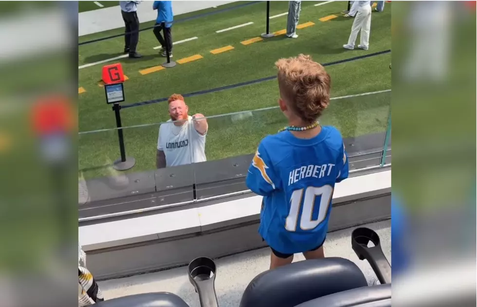 Idaho NFL Star Makes Time for Fans Who Drove to See Him