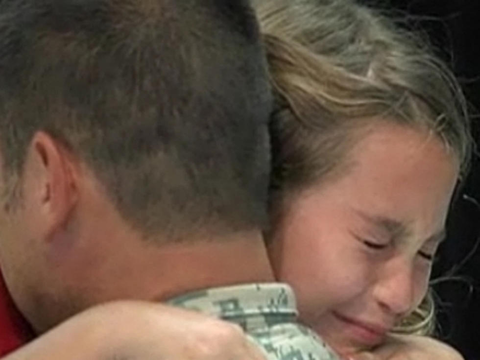 Army Dad Surprises Daughter at Spelling Bee After Returning From Iraq [VIDEO]