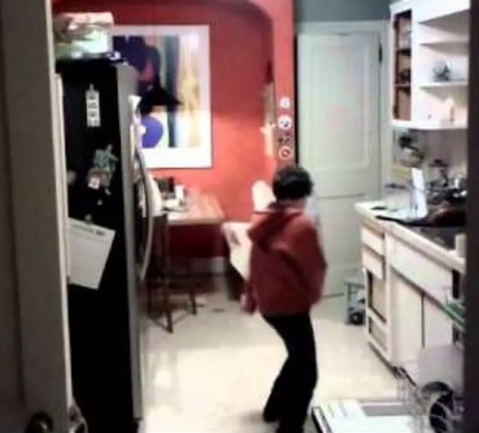 Dad Catches Son Dancing To Smooth Criminal While Doing The Dishes [VIDEO]