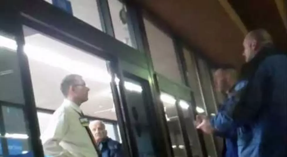 Store Manager Won’t Let Shoppers Into Store 20 Minutes Before Closing Time [VIDEO]