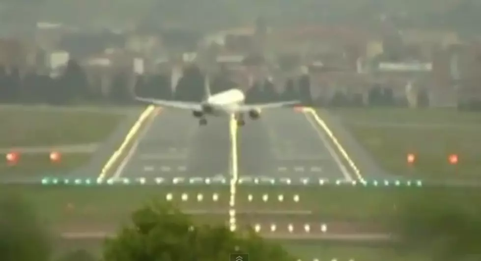 High Winds Make Landing Planes Difficult at Spanish Airport [VIDEO]