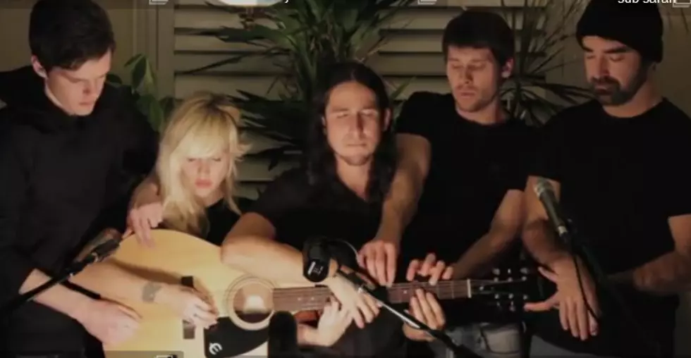 Five People Play One Guitar And Cover of Gotye’s ‘Somebody That I Used To Know’