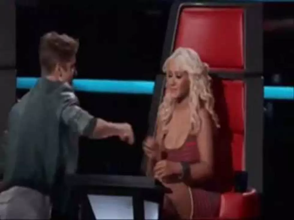 Did Christina Aguilera Snub Justin Bieber? You Decide [VIDEO]
