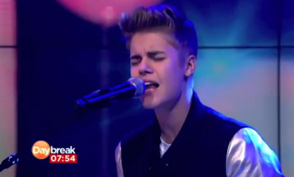 Justin Bieber Performs &#8216;As Long As You Love Me&#8217; Acoustic!