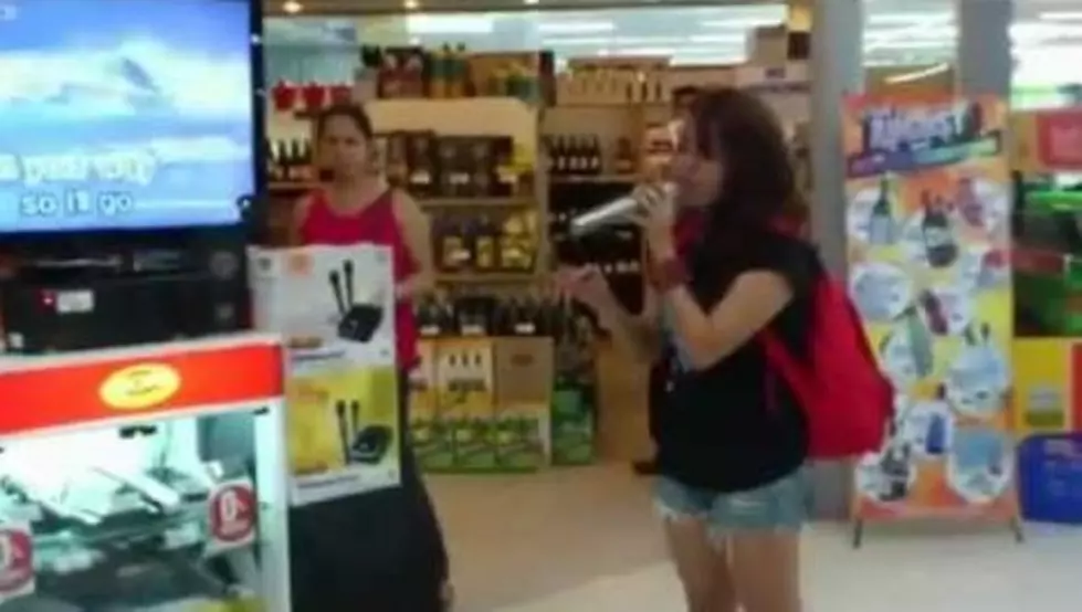 You Have to See This Girl Sing in the Mall – Your Mind Will Be Blown [VIDEO]