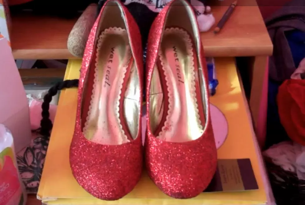 DIY Tutorial for Glitter Shoes Just in Time for 4th of July [VIDEO]