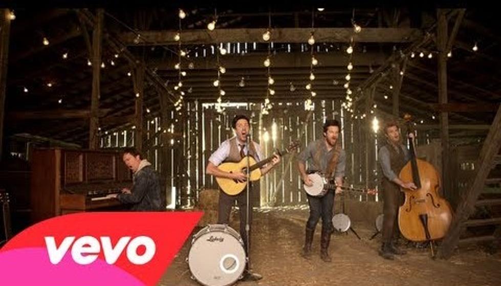 New Mumford &#038; Sons &#8220;Hopeless Wanderer&#8221; Features Will Forte &#038; Jason Sudeikis Making Out