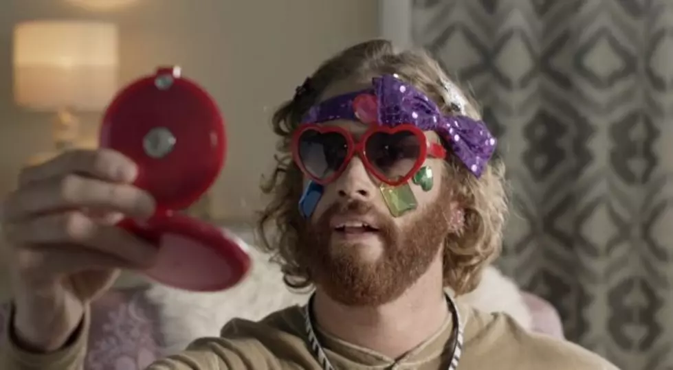 Find Out Who Plays the Lazy Phone in the New Motorola Commercials [VIDEO]