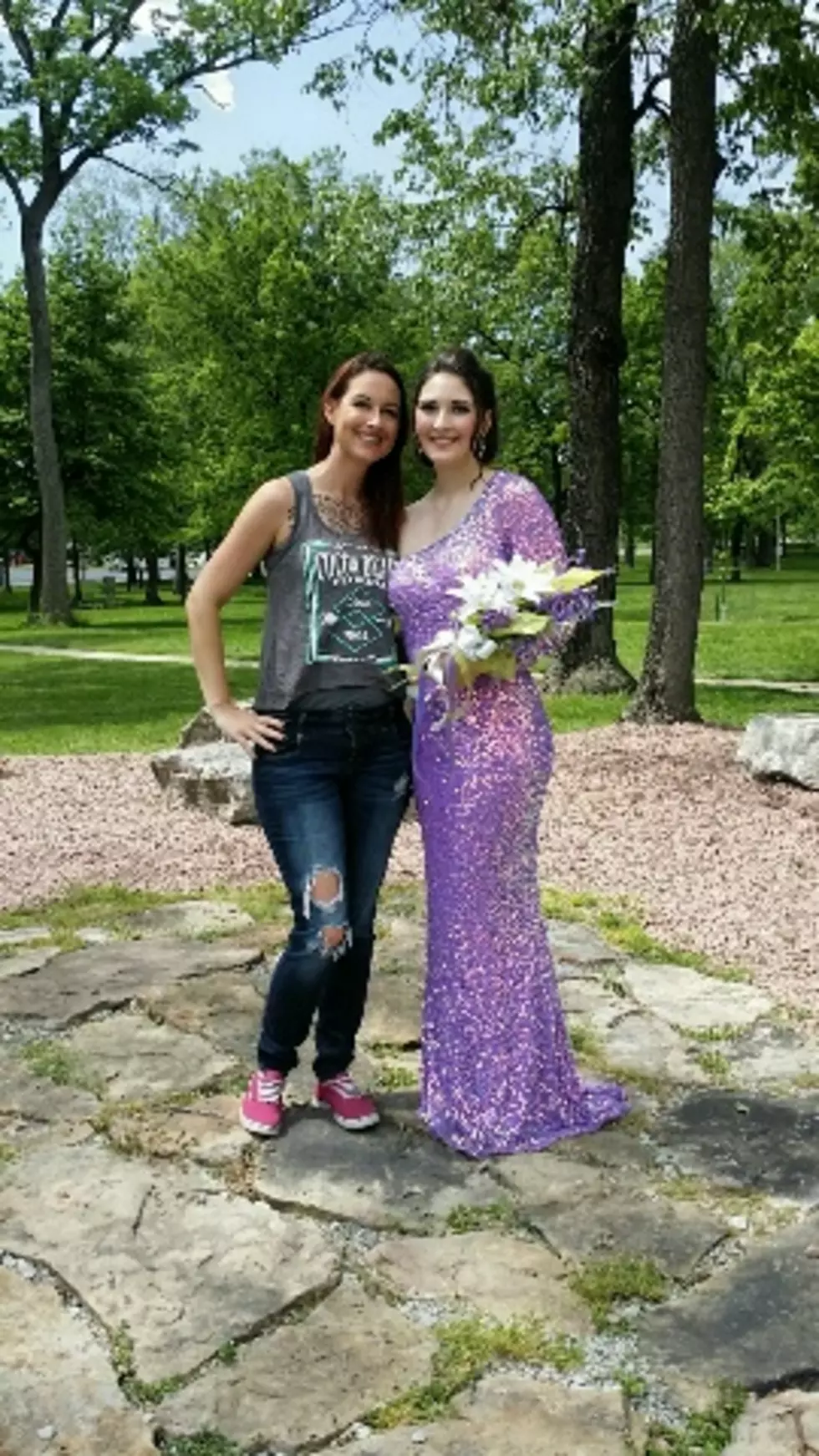 See Photos of Kat’s Daughter Before Her Junior Prom