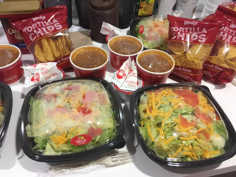 What&#8217;s the RIGHT Way to Eat a Wendy&#8217;s Taco Salad?