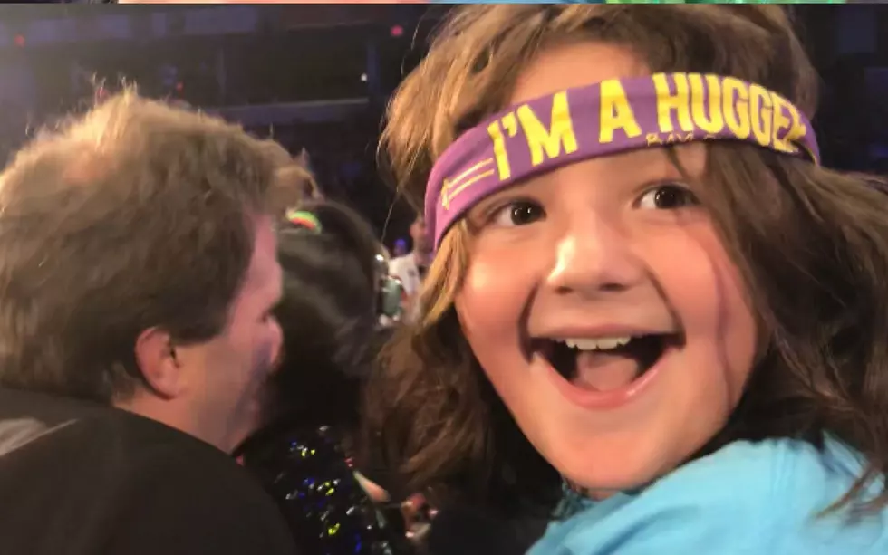 Indianapolis Comedian&#8217;s Daughter Gets Hug from WWE&#8217;s Baylee! (VIDEO)