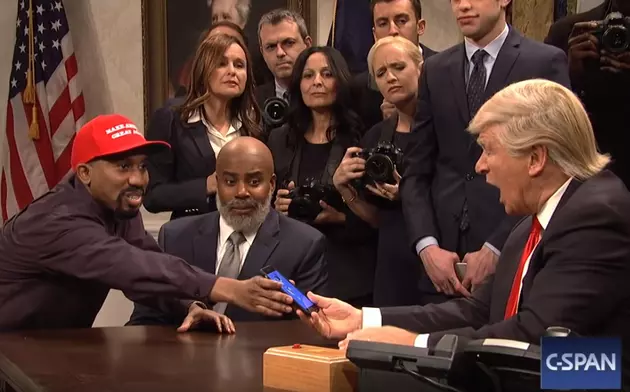 Kanye Visits the White House on SNL