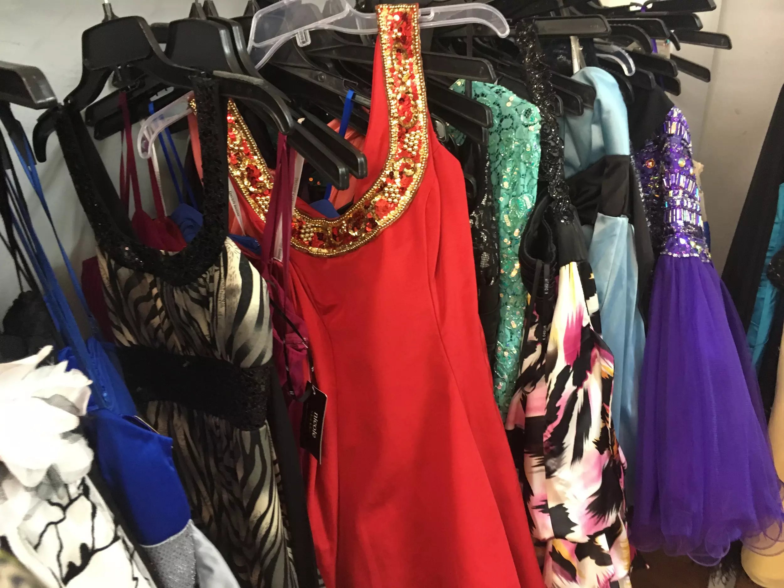 Where to Find a Nice Second-Hand Prom Dress Around Evansville