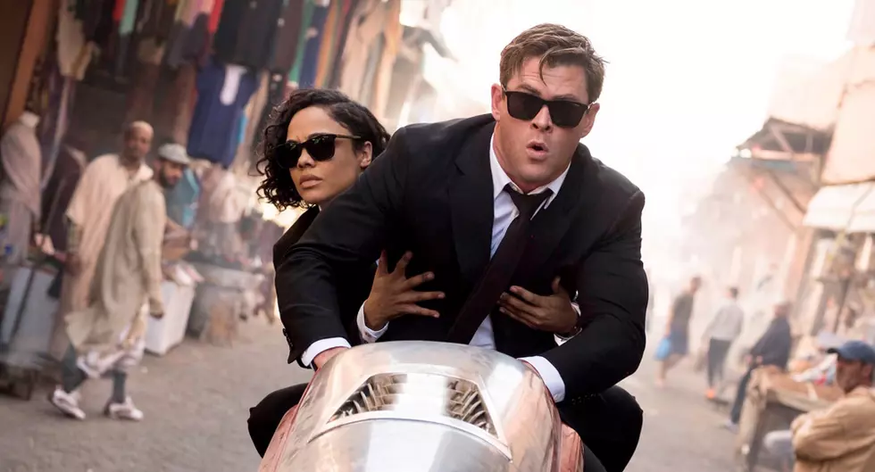 Is Chris Hemsworth a Better AVENGER than MiB Agent? [REVIEW]