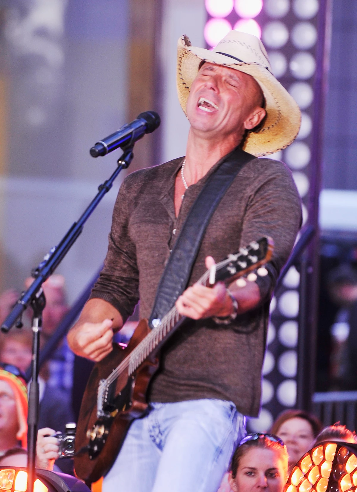 kenny chesney tonight on 102 5 kenny chesney tonight on 102 5