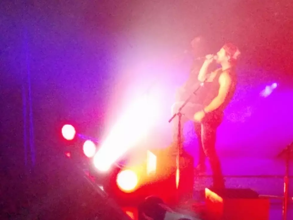 Kip Moore Struts, Sweats and Wins Over the Crowd at Wings [Photos]
