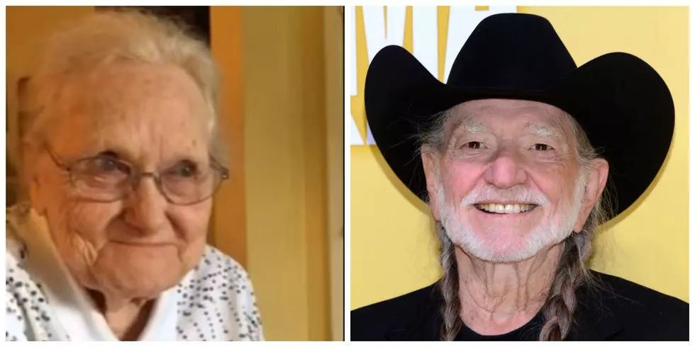 This 92 Year-Old Woman Will Melt Your Heart, Just Like She Did Willie Nelson’s