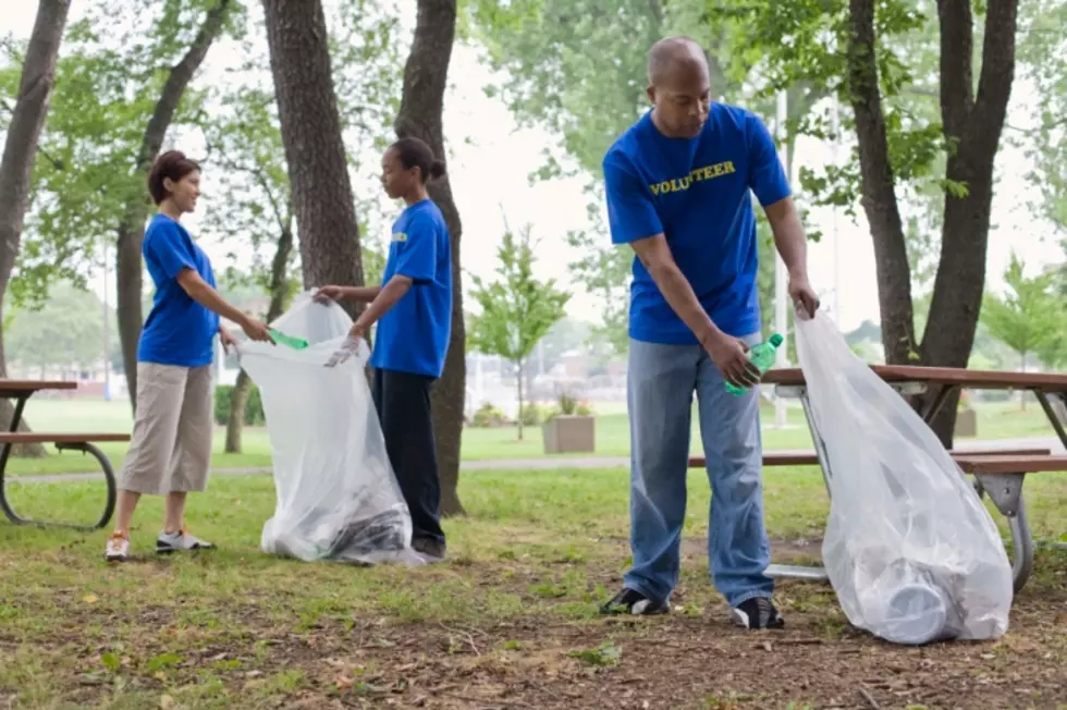 Teens, Realtors &#038; Vectren Join Clean Evansville Trash Pick-up