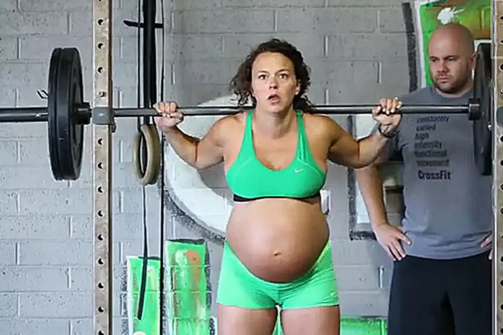 Free Beer & Hot Wings: Weightlifter Who’s 9 Months Pregnant Still Pumping Iron [Video/Poll]