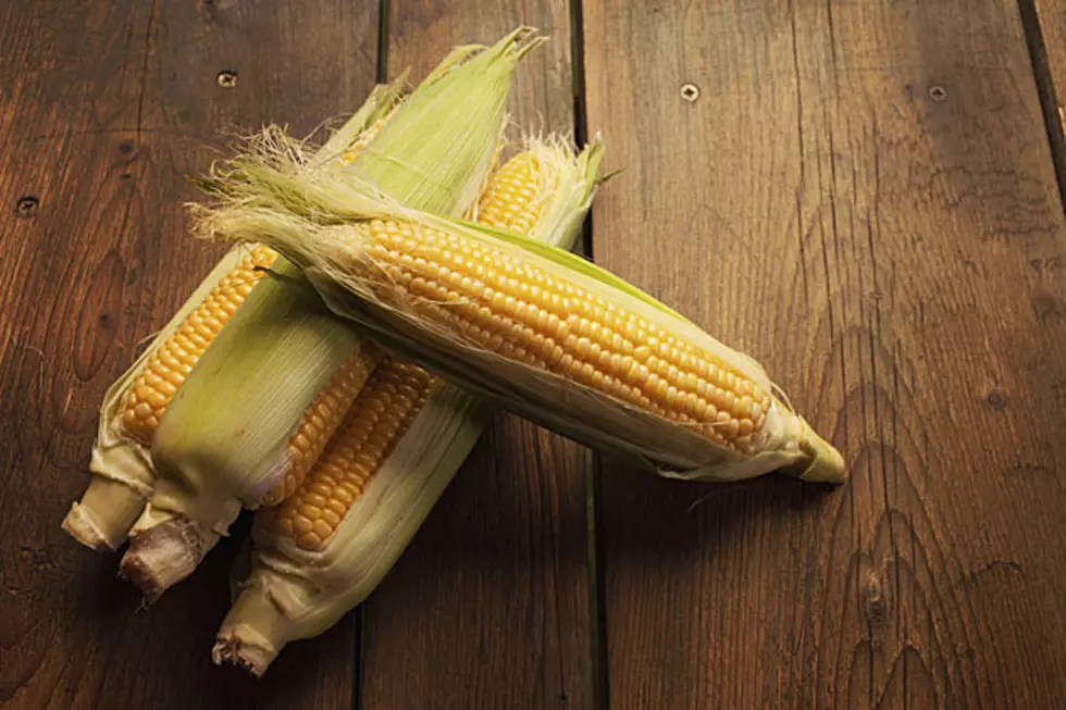 Simple Trick Makes Corn on the Cob Strings Disappear