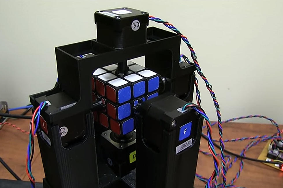 This Robot Solves a Rubik’s Cube in ONE Second