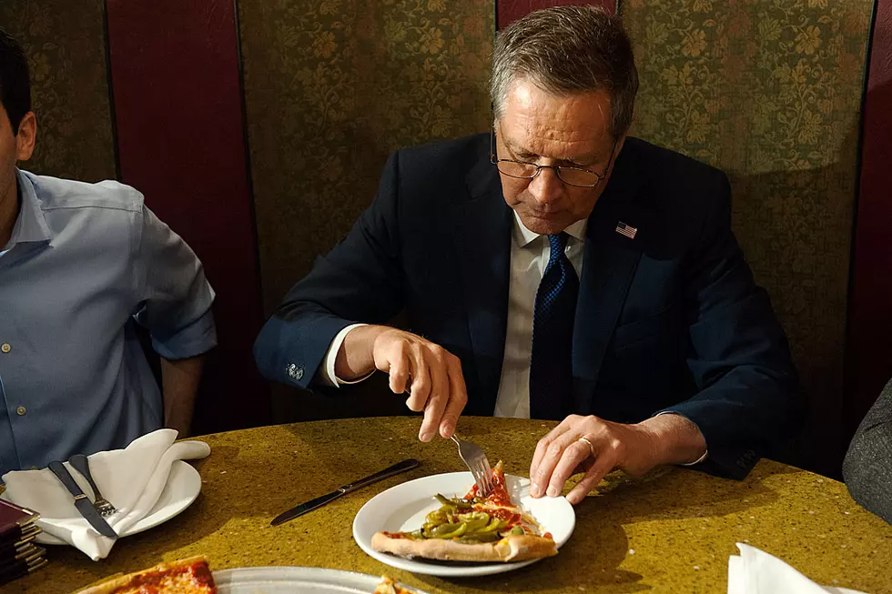 Presidential Hopeful John Kasich Ate Pizza With a Fork and America Went Nuts