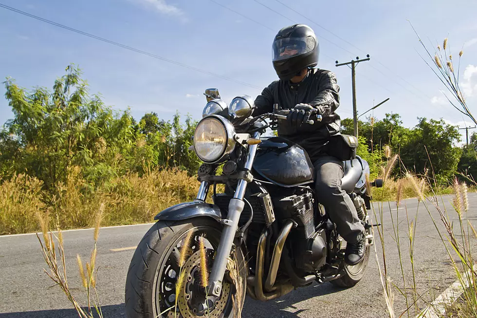 Check Out This Motorcyclist&#8217;s Crazy Close Call