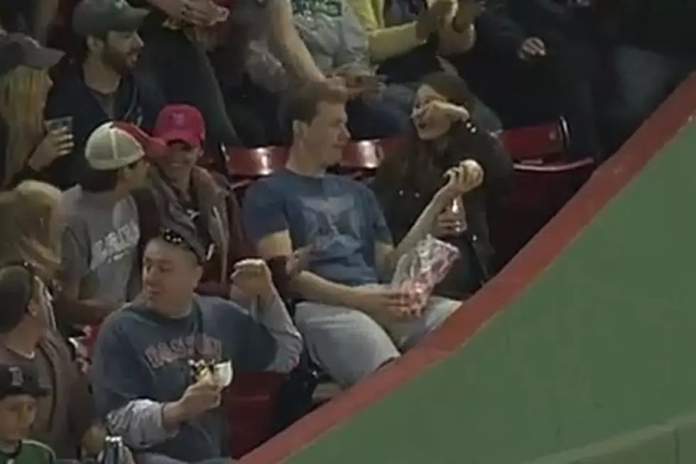 Watch Nonchalant Fan Nonchalantly Catch Nonchalant Foul Ball [VIDEO]