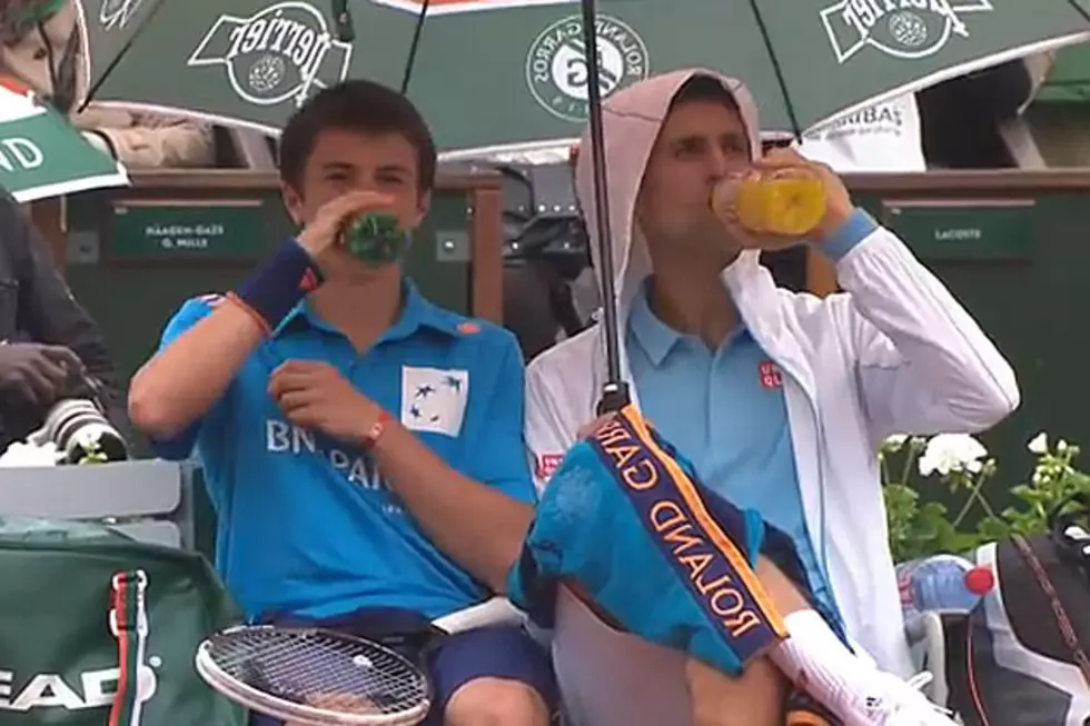 Novak Djokovic and Ball Boy Enjoy Rain Delay at French Open [VIDEO]