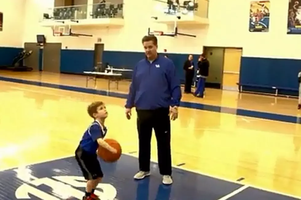 5-Year-Old One-Handed Hoops Star Shows Game to John Calipari