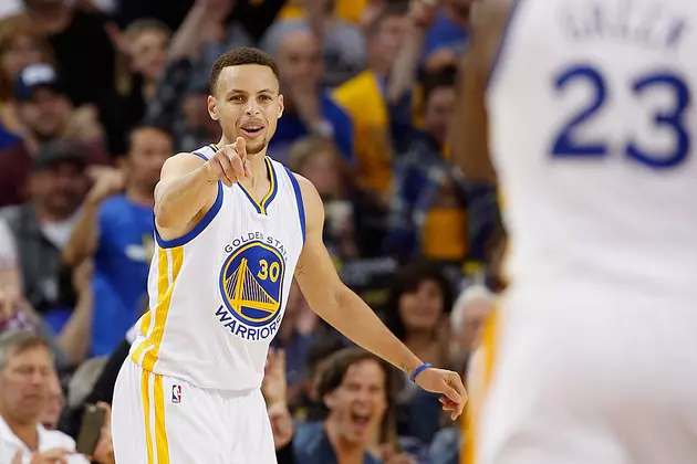 Curry Leads Warriors Past Wolves 117-107, into 1st in West