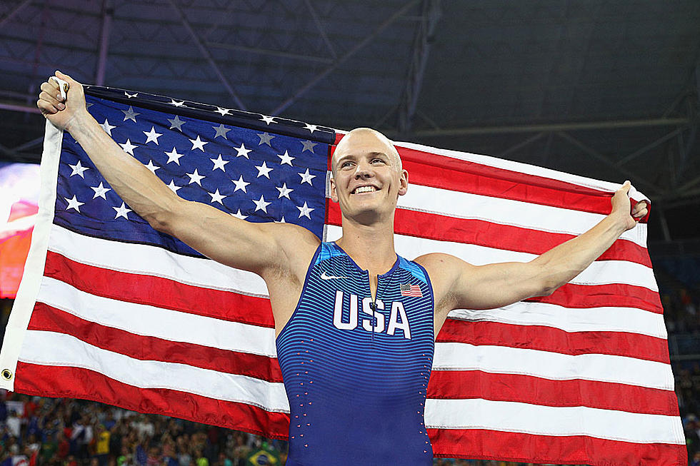 US Pole Vaulter Abruptly and Patriotically Stops When Hearing National Anthem
