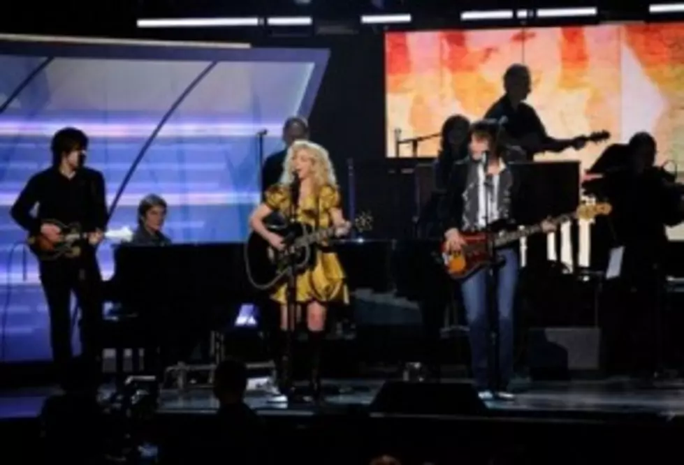 The Band Perry Donates Time to Tornado Victims