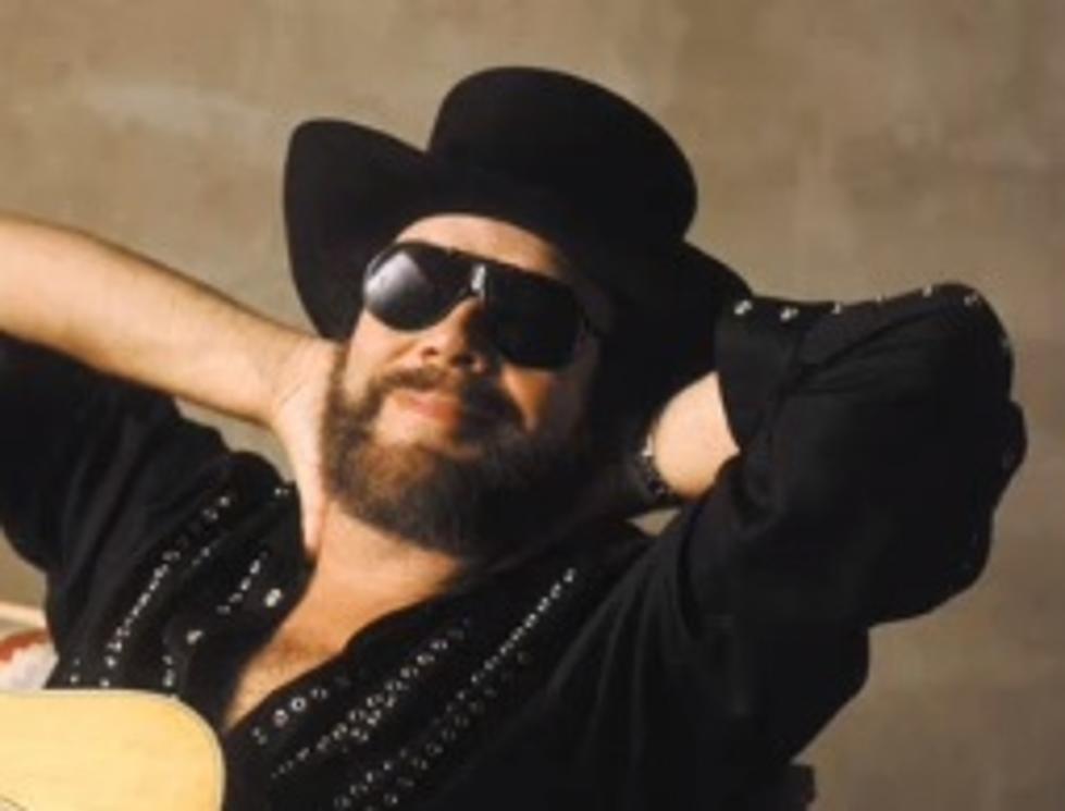 Are Glasses a Trademark Look for Country Singers? [VIDEO]