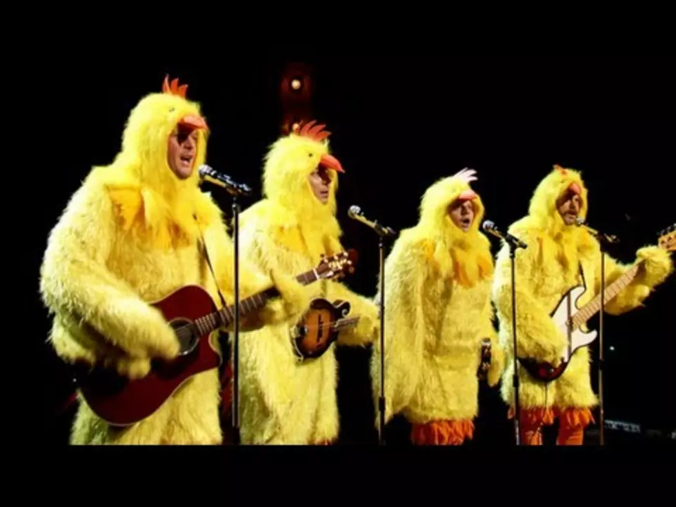 Blake Shelton and Jimmy Fallon Cluck Out &#8220;Ho Hey&#8221; [Video]