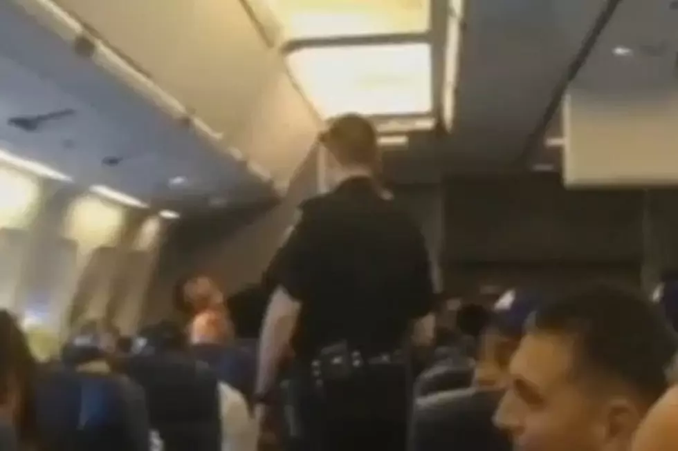 Woman Who Won’t Stop Singing ‘I Will Always Love You’ Gets Booted Off Airplane [VIDEO]